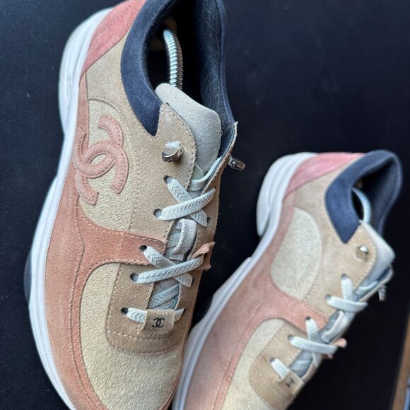 Chanel Unisex Peach Suede Sneaker with Classic CC Logo. Size 41 - Picture 2 of 7